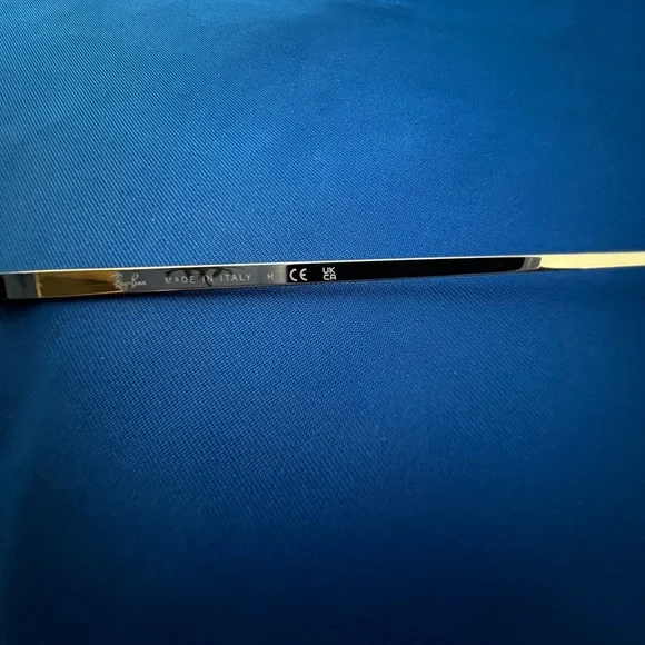 Ray-Ban Gold and Black Aviator Sunglasses - Picture 6 of 7